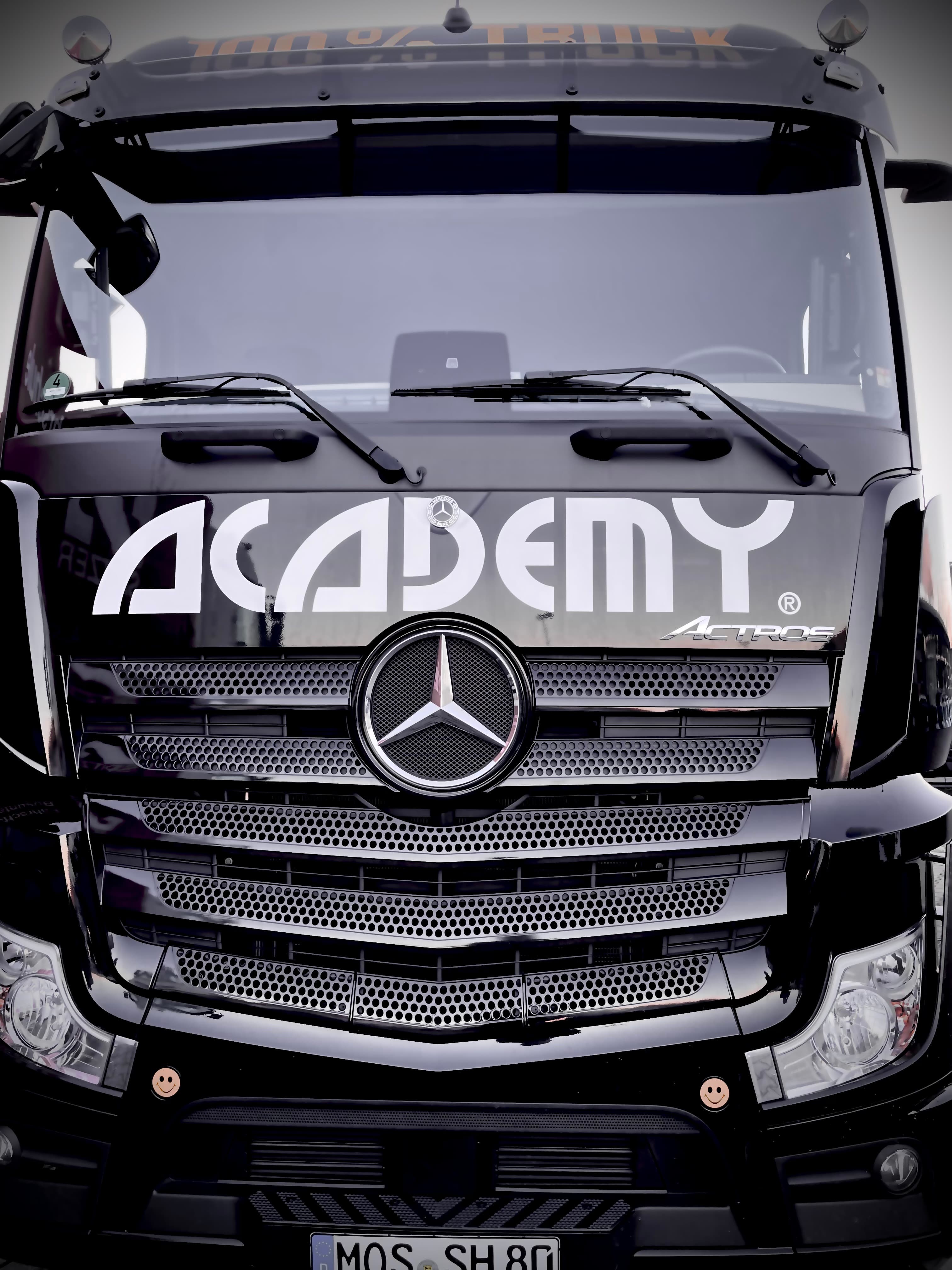 Mercedes Benz ACTROSS